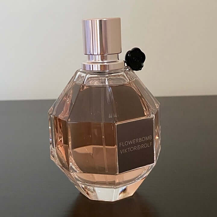 Discover Viktor & Rolf Flowerbomb EDP perfume (FOS1481) - Premium Quality Fragrances | Floral,Flowerbomb,Luxury,Oriental,Viktor & Rolf,Women by Feelings of Scent