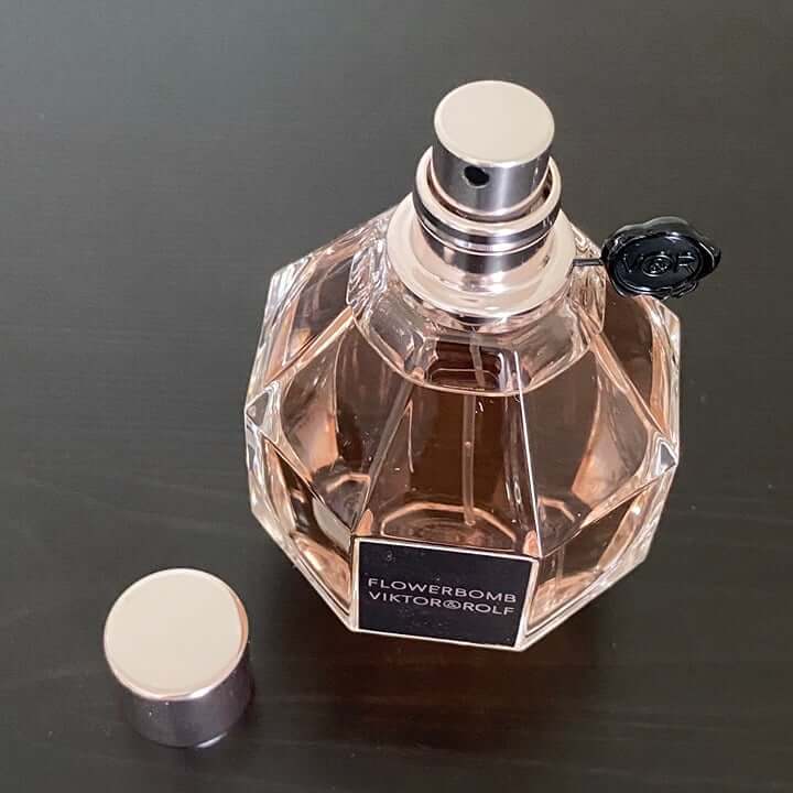 Discover Viktor & Rolf Flowerbomb EDP perfume (FOS1481) - Premium Quality Fragrances | Floral,Flowerbomb,Luxury,Oriental,Viktor & Rolf,Women by Feelings of Scent