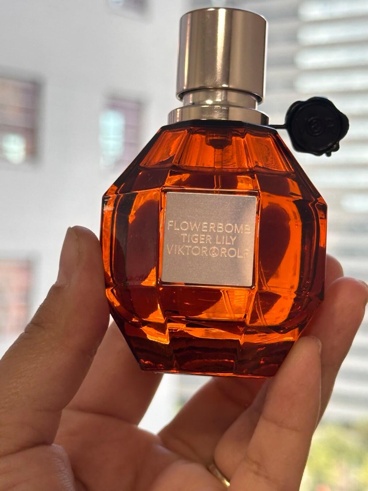 Discover Flowerbomb (FOS1174) - Premium Quality Fragrances | Best Seller,Designer,Floral Notes,Fragrance,Seasonal,Spring,Summer,Viktor & Rolf,Women by Feelings of Scent