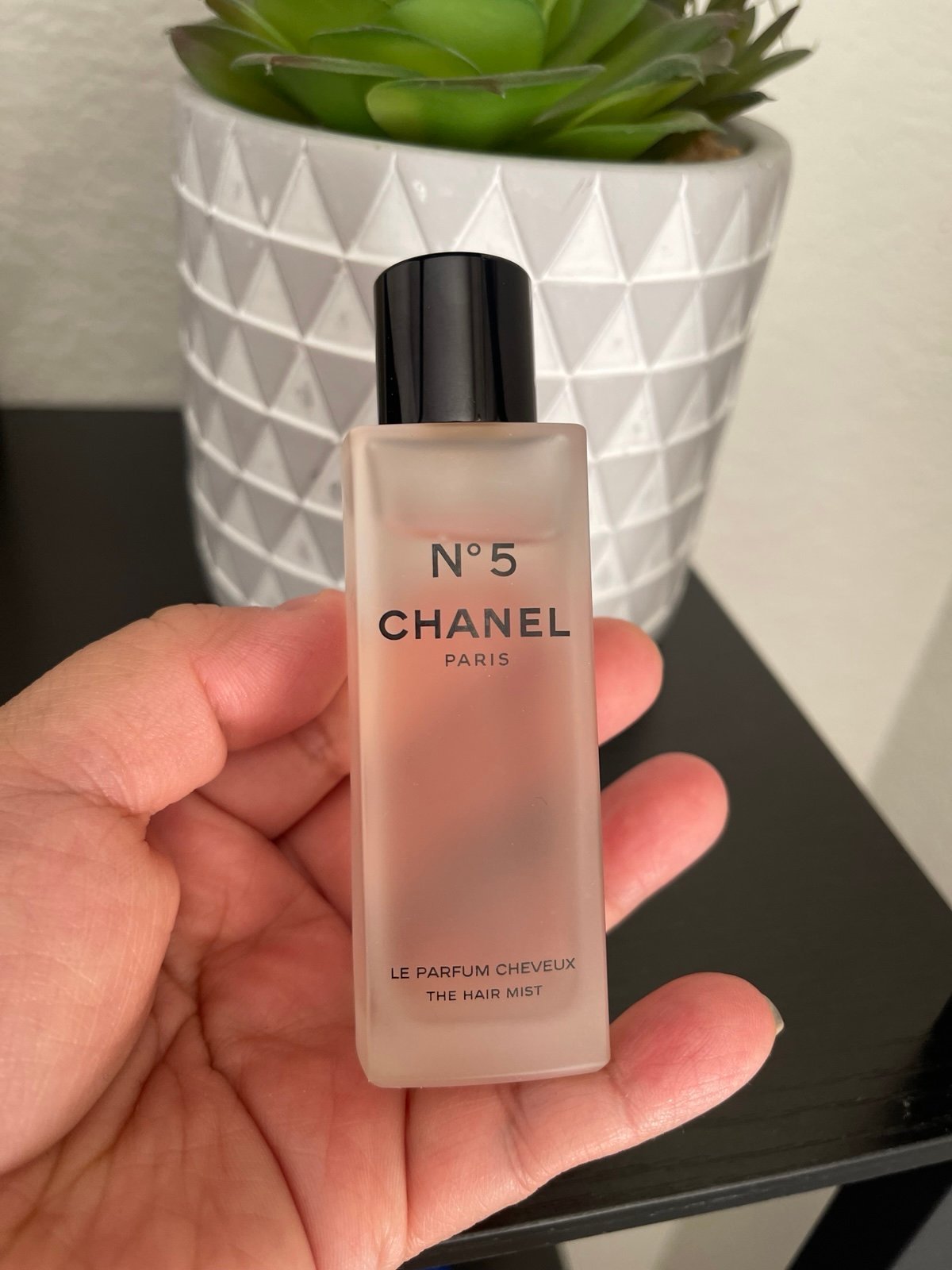 Discover Chanel No 5 le parfum cheveux Hair Mist 40 ml (FOS1096) - Premium Quality Fragrances | Chanel,Designer,Floral Notes,Fragrance,Highly Rated,Seasonal,Spring,Summer,Women by Feelings of Scent